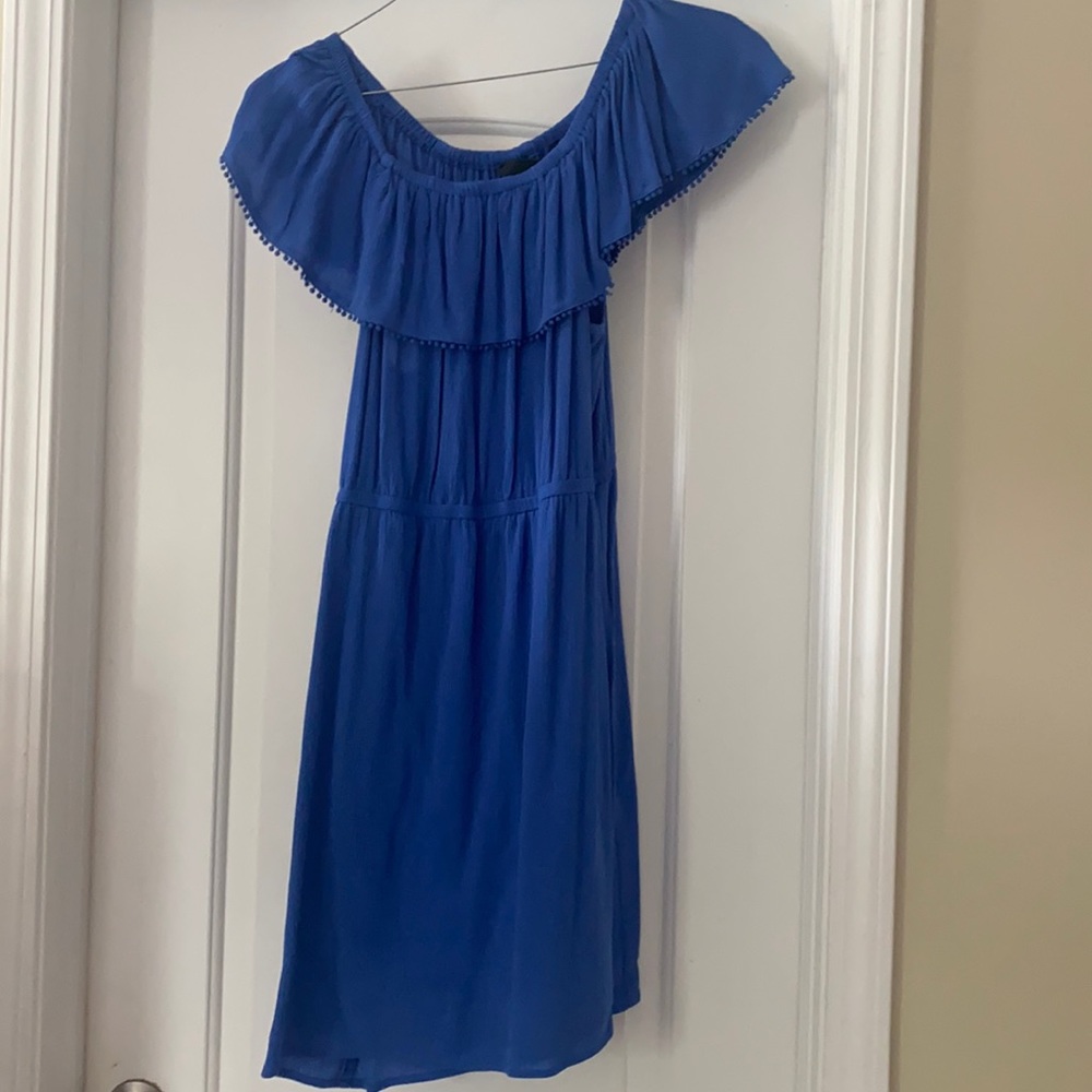 On or off the shoulder dress. Perfect for summer days! Worn twice.